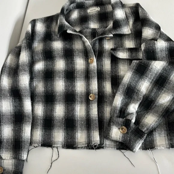 Plaid Shacket L Boyfriend Fit Black/White Cropped Raw Hem Grunge Streetwear BTS - Picture 9 of 12